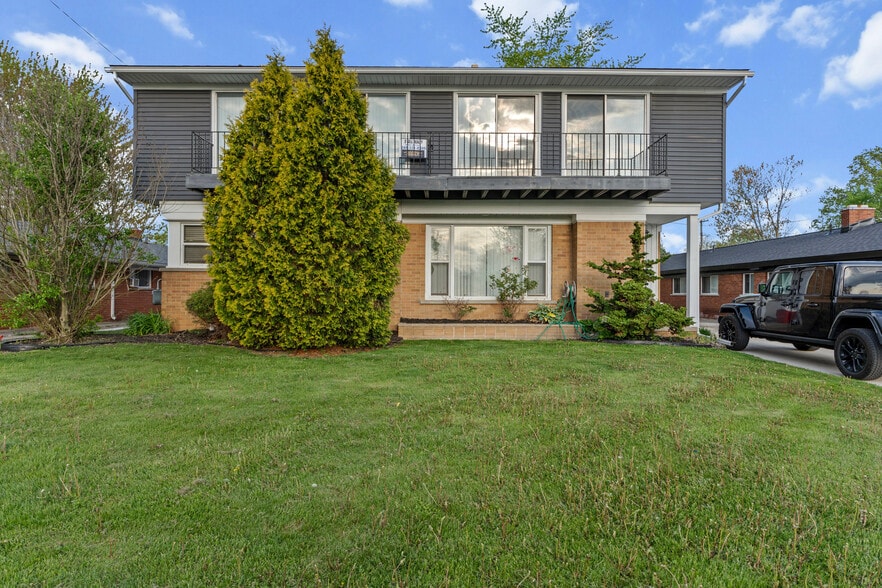 3915 Devon Rd, Royal Oak, MI à vendre - Photo du bâtiment - Image 2 de 13