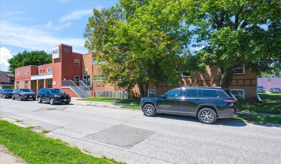 2406 Fowler Ave, Omaha, NE à vendre - Photo du bâtiment - Image 3 de 22