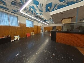 Retail in Viladecans, Barcelona for lease Interior Photo- Image 2 of 12