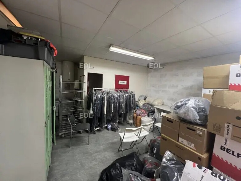 Flex in Vénissieux for lease - Interior Photo - Image 3 of 13