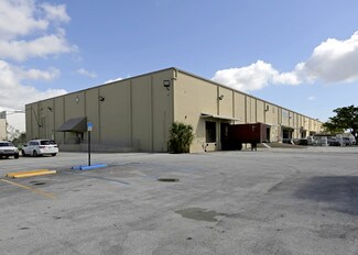 Plus de détails pour 27-57 NE 179th St, Miami, FL - Industriel à louer