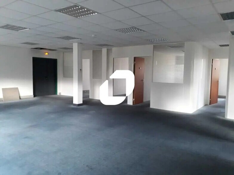 Office in Trappes for lease - Interior Photo - Image 3 of 8