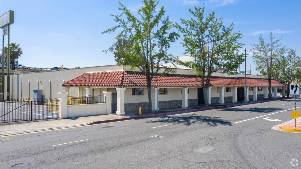 276 E Valley Blvd, Colton, CA for lease - Primary Photo - Image 1 of 5