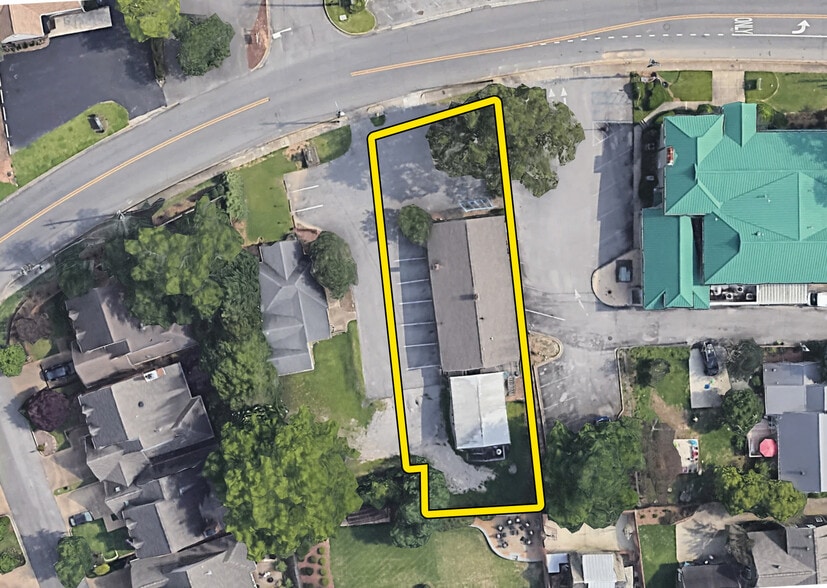 1747-1749 Oxmoor Rd, Birmingham, AL for sale - Building Photo - Image 1 of 7