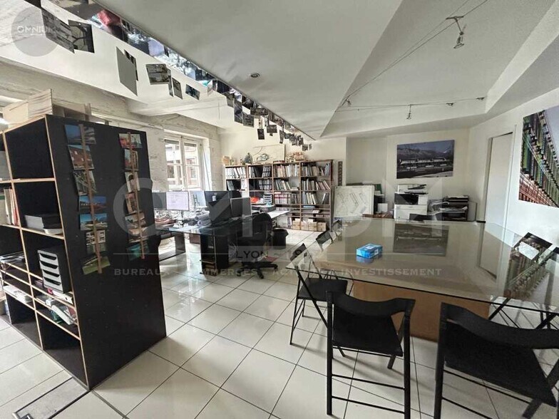 Multifamily in Lyon for sale - Interior Photo - Image 2 of 8
