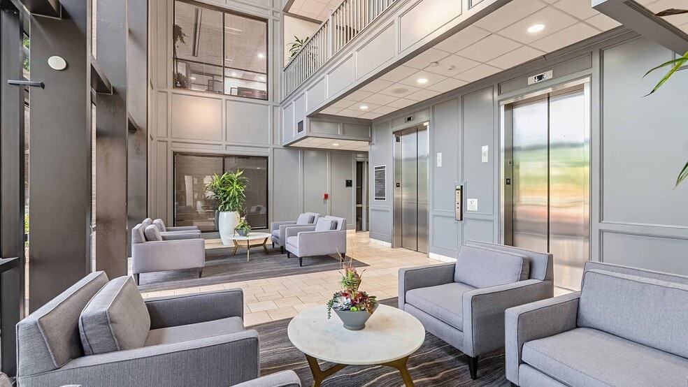 8000 Centre Park Dr, Austin, TX for lease - Interior Photo - Image 2 of 8