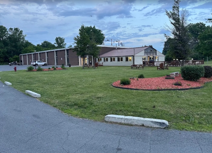 1030 Arsenal St, Watertown, NY à vendre - Photo du bâtiment - Image 1 de 48