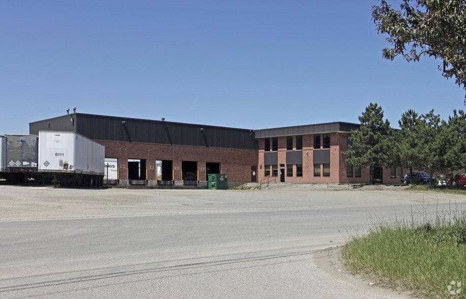 2375 Lucknow Dr, Mississauga, ON à louer - Photo du bâtiment - Image 2 de 2