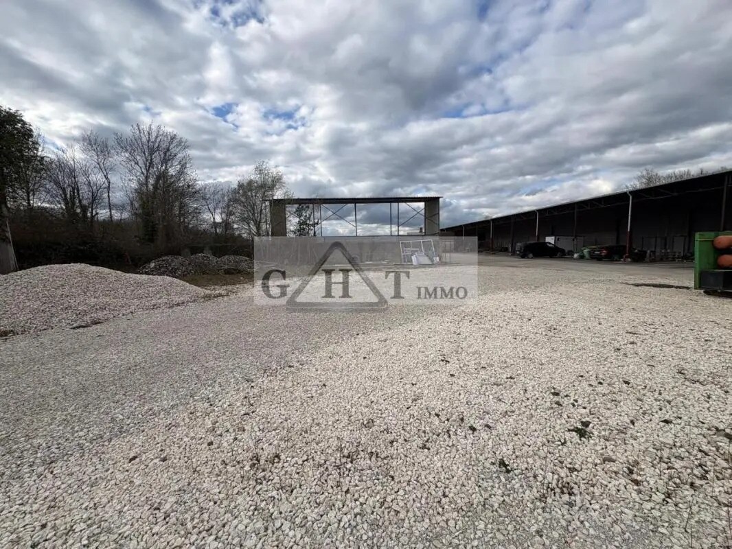 Industrial in Le Châtelet-en-Brie for sale Building Photo- Image 1 of 5