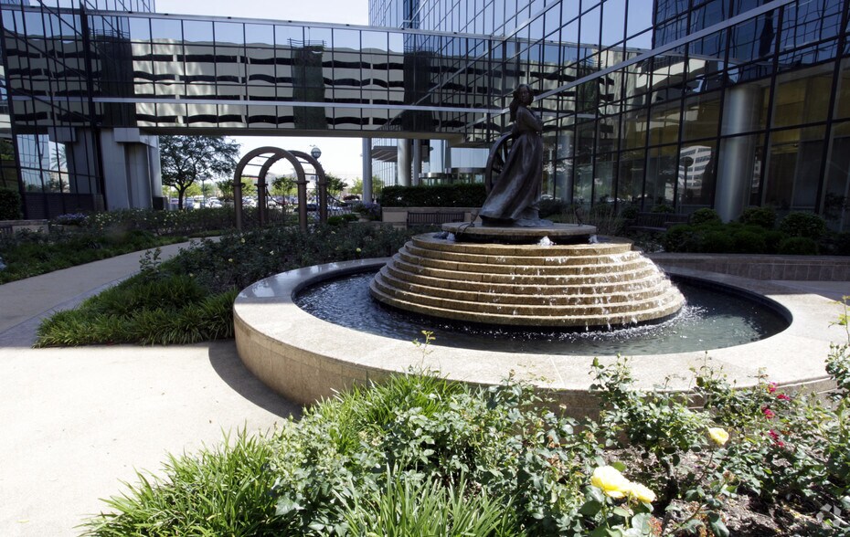 820 Gessner Rd, Houston, TX à louer - Photo du bâtiment - Image 2 de 42