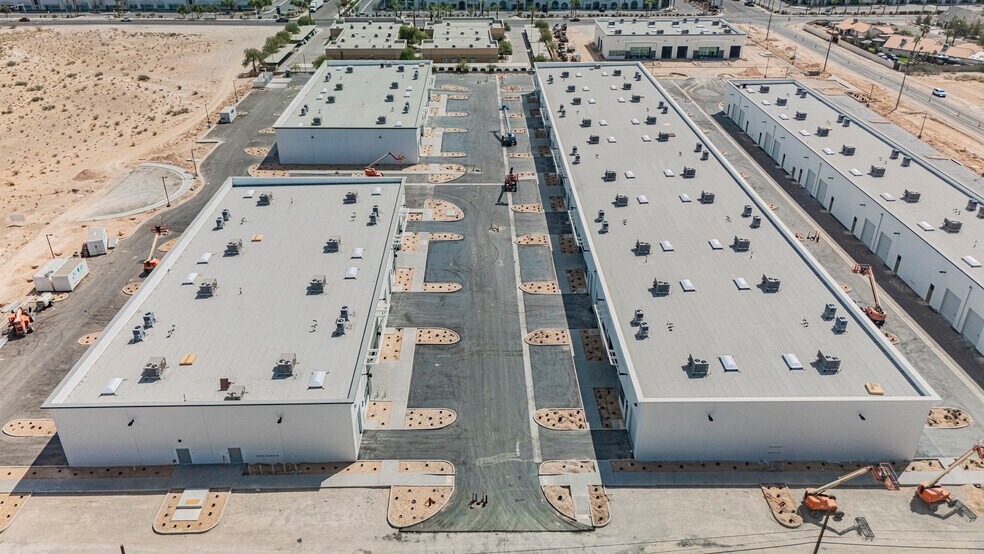 3450 W Robindale Rd, Las Vegas, NV à louer - Photo du bâtiment - Image 3 de 9