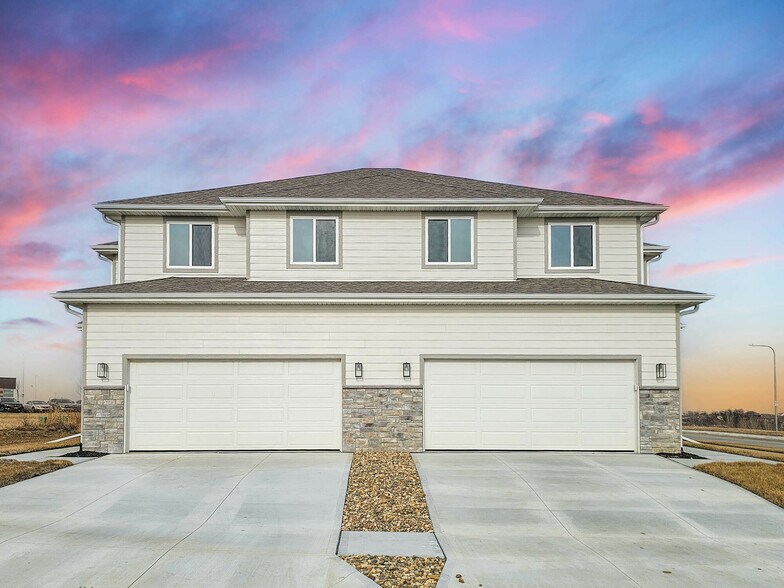 12002-122006 Edgewater Dr, Papillion, NE à vendre - Photo du bâtiment - Image 2 de 3