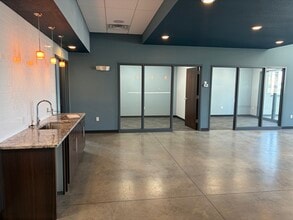 9593 N McGee St, Kansas City, MO à louer Photo intérieure- Image 1 de 12