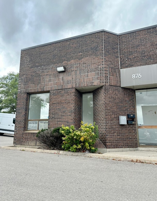 850-878 Magnetic Dr, Toronto, ON for lease Building Photo- Image 1 of 5