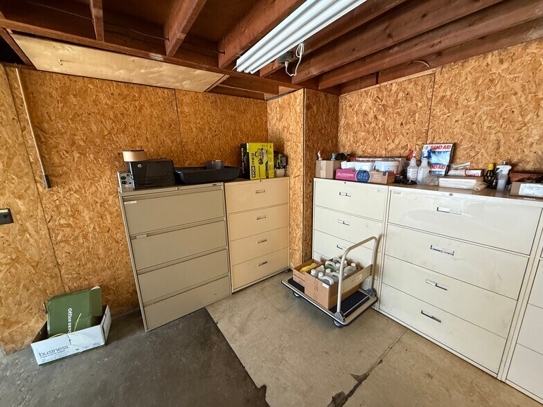 517-523 W 9 Mile Rd, Ferndale, MI à vendre - Photo du bâtiment - Image 3 de 21