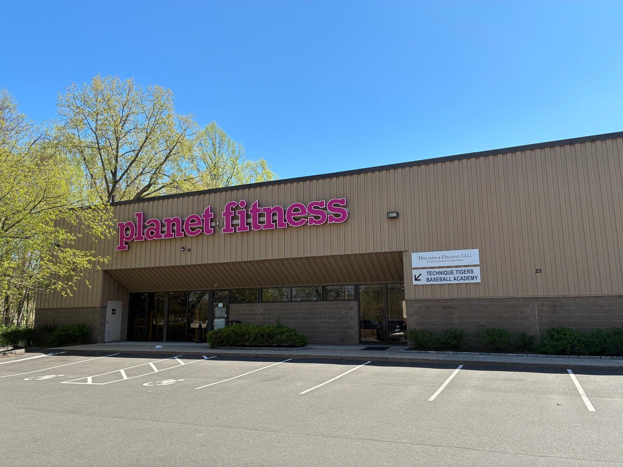 25 Lindeman Dr, Trumbull, CT for lease Primary Photo- Image 1 of 13