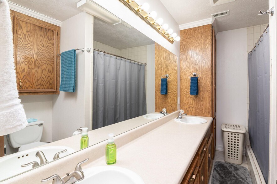 1234 Ask Street, Willis, TX for sale - Interior Photo - Image 2 of 43