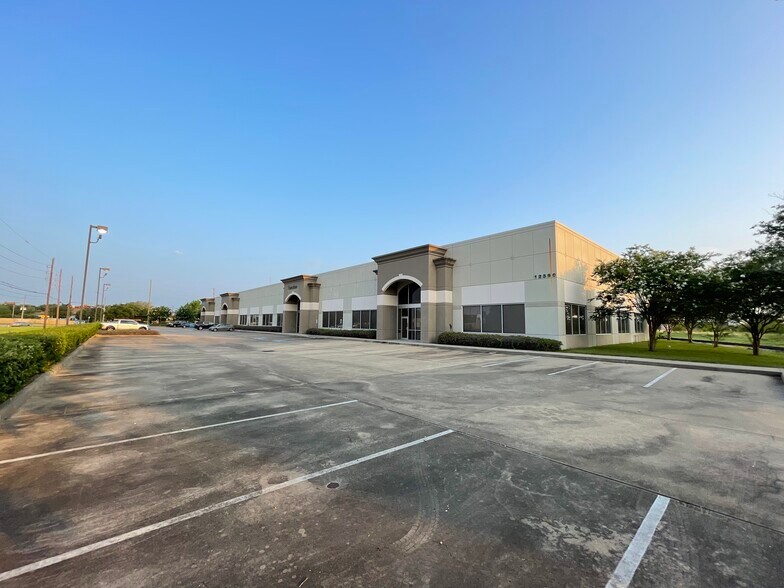12560 Reed Rd, Sugar Land, TX for lease - Building Photo - Image 2 of 14