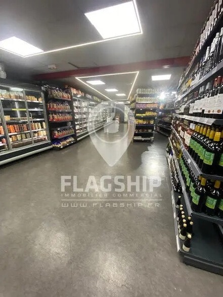 Retail in Le Pré-Saint-Gervais for lease - Interior Photo - Image 1 of 6