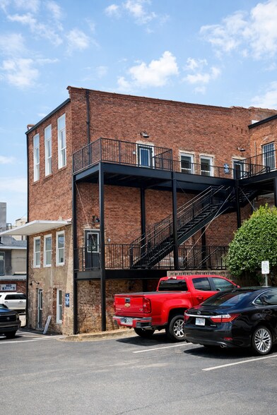 127 S Wayne St, Milledgeville, GA à vendre - Photo du bâtiment - Image 2 de 16