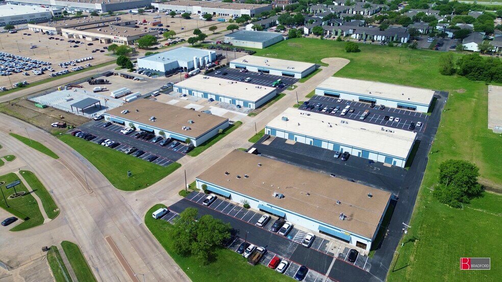 2601-2621 Aero Dr, Grand Prairie, TX à louer - Photo du bâtiment - Image 3 de 9
