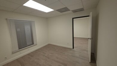 15130-15132 Ventura Blvd, Sherman Oaks, CA for lease Interior Photo- Image 2 of 2