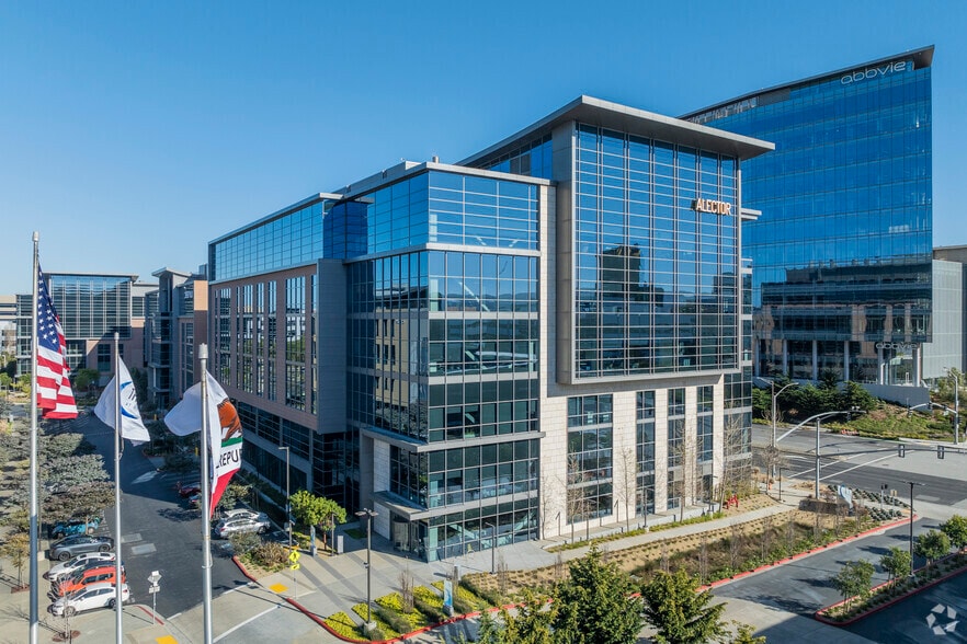 121 Oyster Point Blvd, South San Francisco, CA for lease - Primary Photo - Image 2 of 7