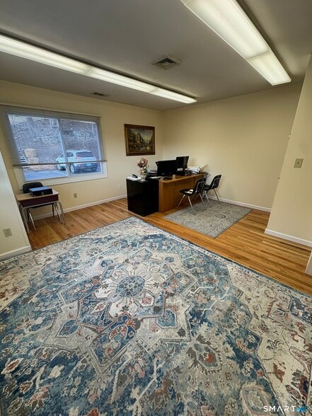390 Middlebury Rd, Middlebury, CT for sale - Interior Photo - Image 3 of 15