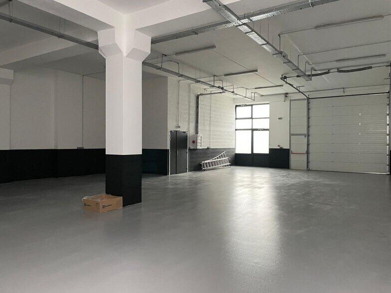 Industrial in Villejuif for lease - Building Photo - Image 2 of 4