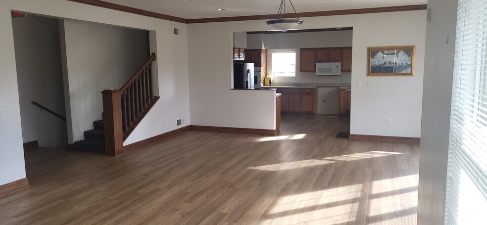 221 Felician Dr, Moon Twp, PA à vendre - Photo du bâtiment - Image 2 de 13