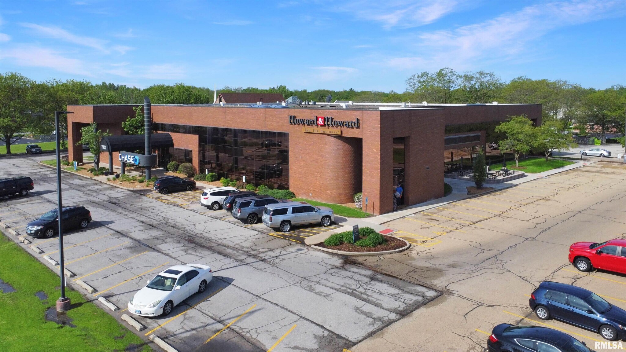 7707 N Knoxville Ave, Peoria, IL à louer Photo du bâtiment- Image 1 de 4