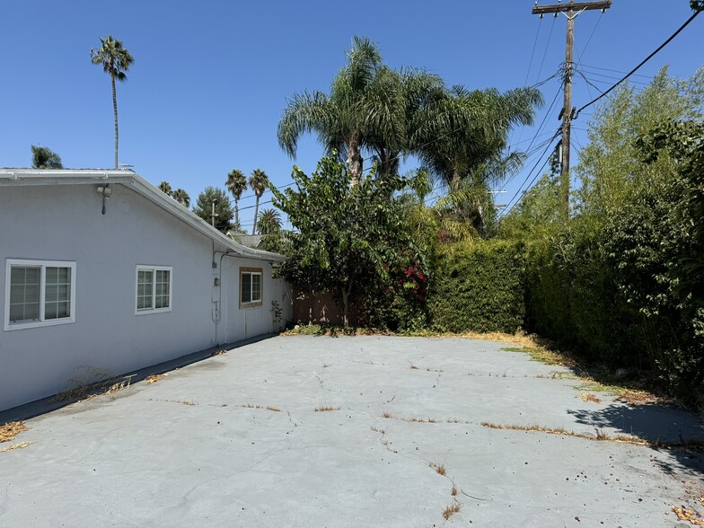 4669 W Olympic Blvd, Los Angeles, CA for sale - Building Photo - Image 2 of 9