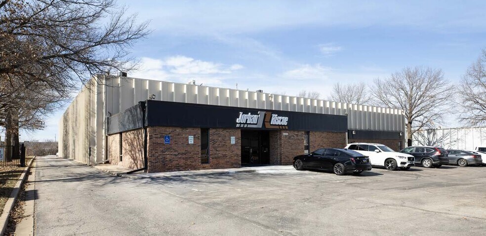9806-9810 Alden Rd, Lenexa, KS à louer - Photo du bâtiment - Image 2 de 2