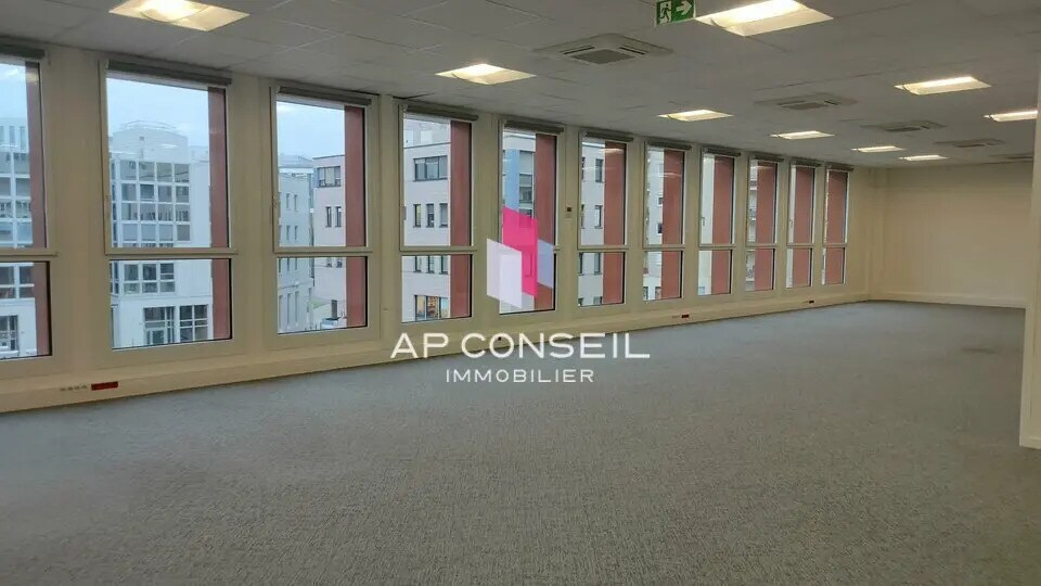 Office in Montigny-le-Bretonneux for lease - Interior Photo - Image 3 of 7