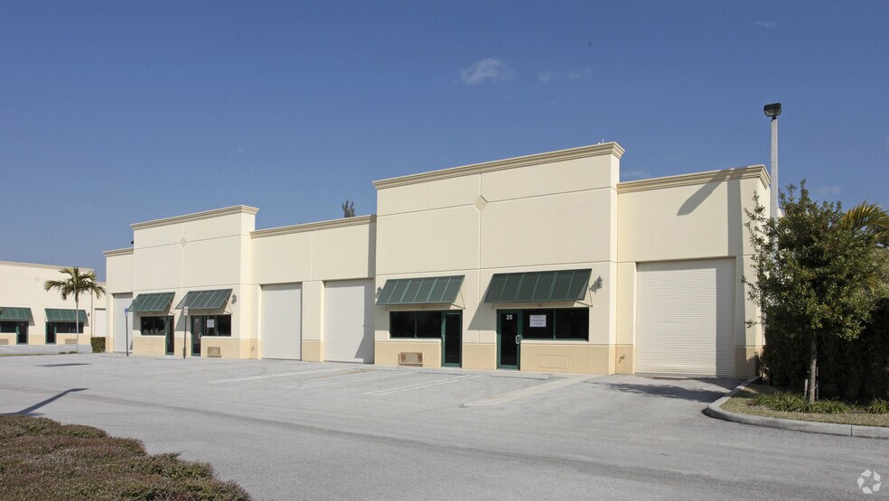 4711 N Australian Ave, Mangonia Park, FL à louer - Photo du bâtiment - Image 2 de 3