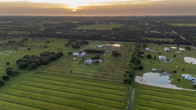 Plus de détails pour 2301 58th Ave SW, Vero Beach, FL - Terrain à vendre