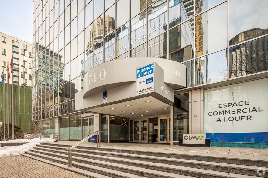 740 Rue Notre-Dame O, Montréal, QC for lease - Building Photo - Image 2 of 16