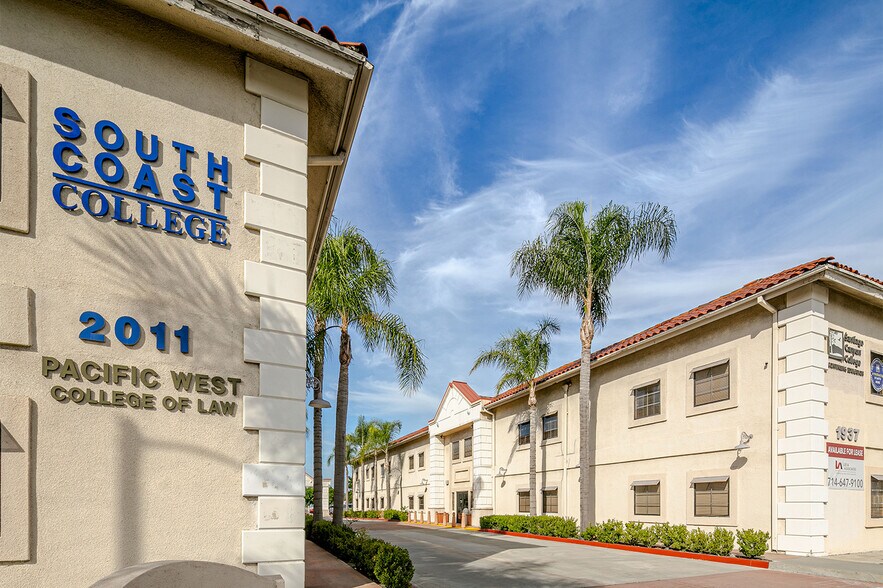 1937 & 2011 West Chapman Ave portefeuille de 2 propriétés à vendre sur LoopNet.ca - Photo du bâtiment - Image 3 de 14