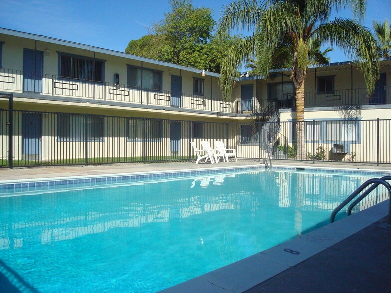 2052 W Linden St, Riverside, CA à vendre - Photo du bâtiment - Image 3 de 10