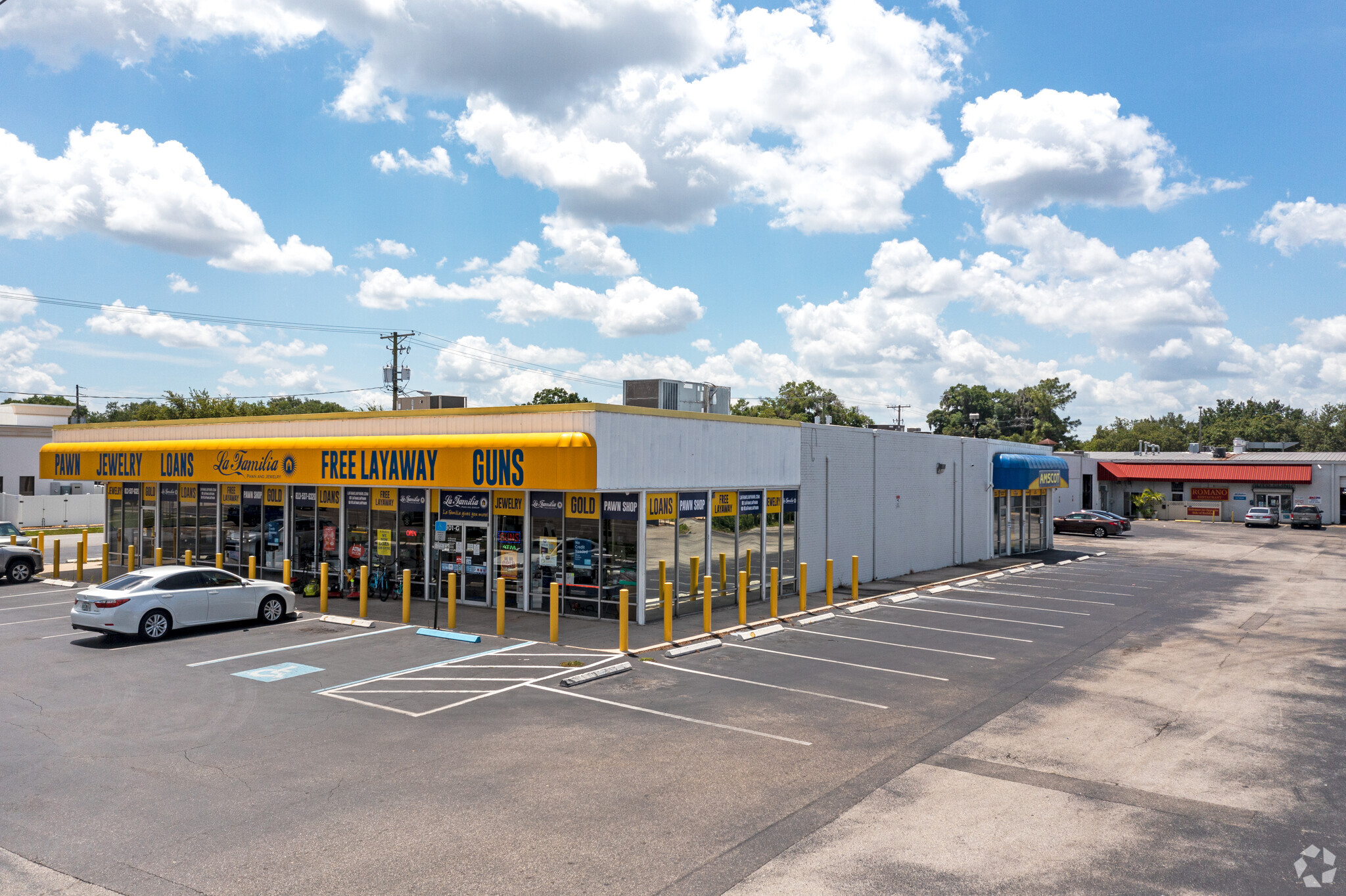 901 W Brandon Blvd, Brandon, FL for lease Building Photo- Image 1 of 5