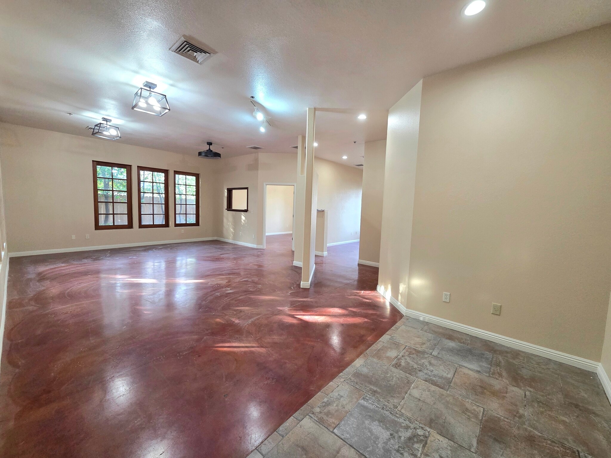 250 Vallombrosa Ave, Chico, CA à louer Photo intérieure- Image 1 de 4