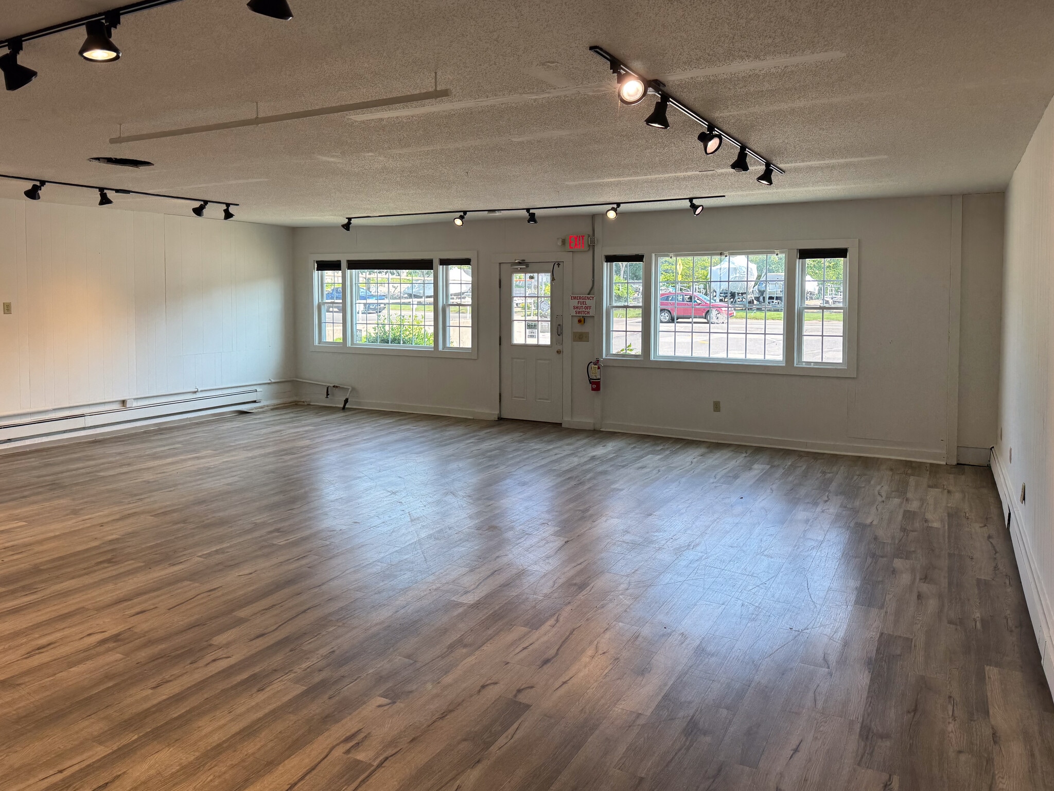 216 Route 28, West Harwich, MA for lease Interior Photo- Image 1 of 3