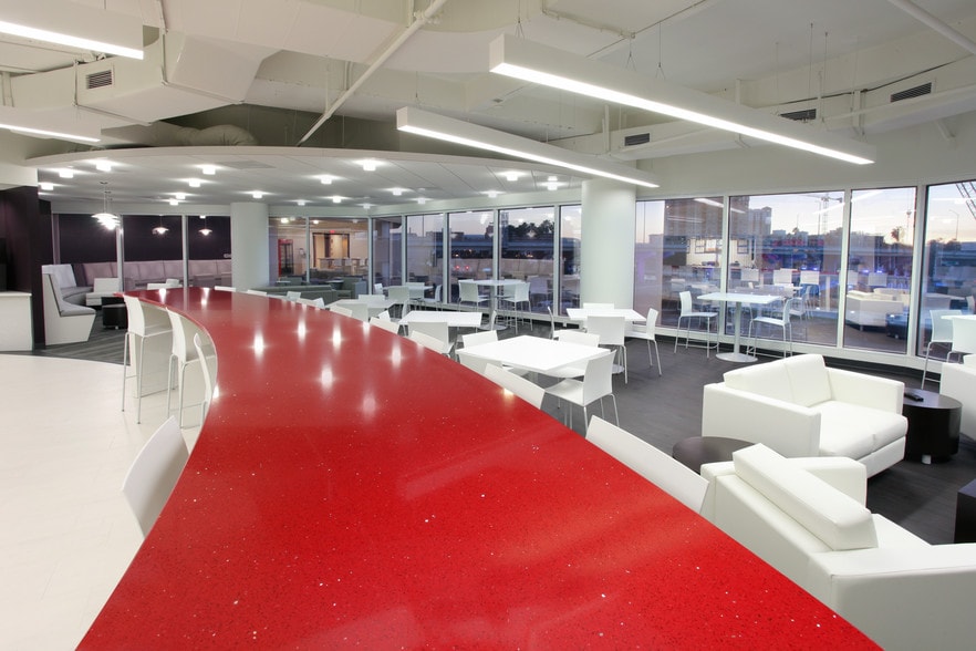 100 S Ashley Dr, Tampa, FL à louer - Photo intérieure - Image 3 de 49