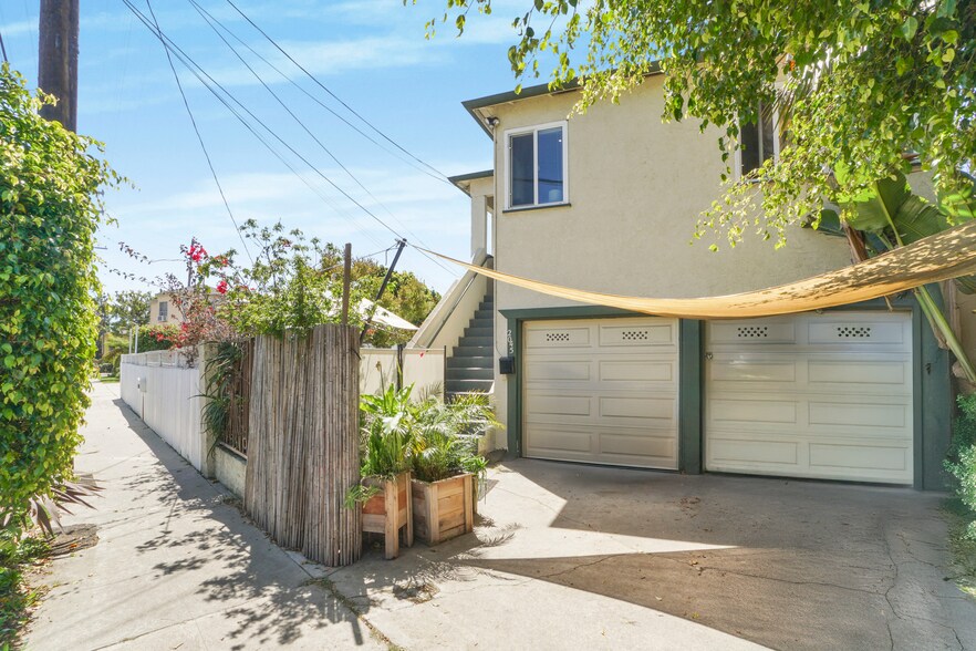 2045 Penmar Ave, Venice, CA à vendre - Photo du bâtiment - Image 3 de 35