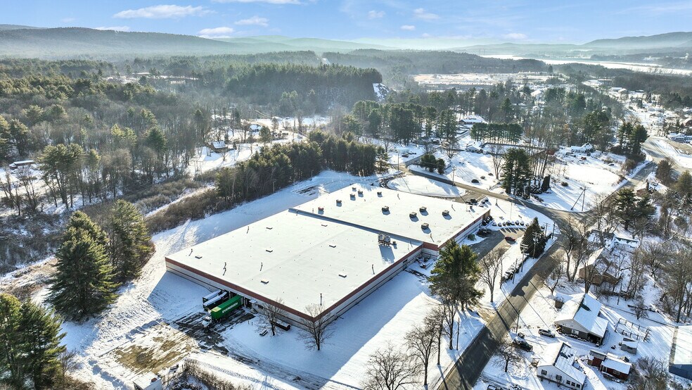 370 Monument Rd, Hinsdale, NH à vendre - Photo du bâtiment - Image 1 de 17