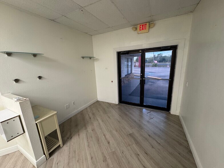 3274 Commercial Way, Spring Hill, FL à louer - Photo du bâtiment - Image 2 de 9