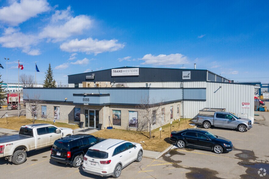 5555 80th Ave SE, Calgary, AB à vendre - Photo principale - Image 1 de 1