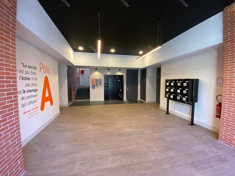 28 Bis Rue De Courcelles, Reims à louer - Hall d’entrée - Image 2 de 6