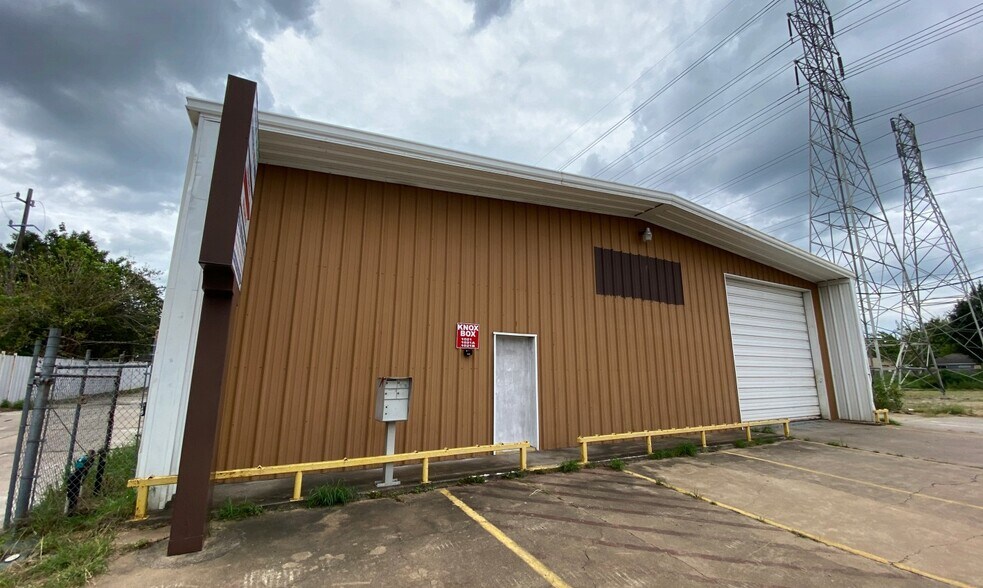 1021 W Jackson Ave, Pasadena, TX à louer - Photo du bâtiment - Image 2 de 7