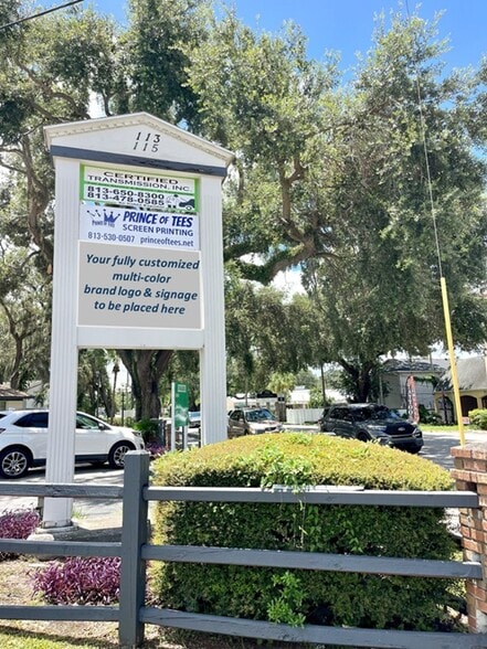 115 Lithia Pinecrest Rd, Brandon, FL à louer - Photo du bâtiment - Image 3 de 7